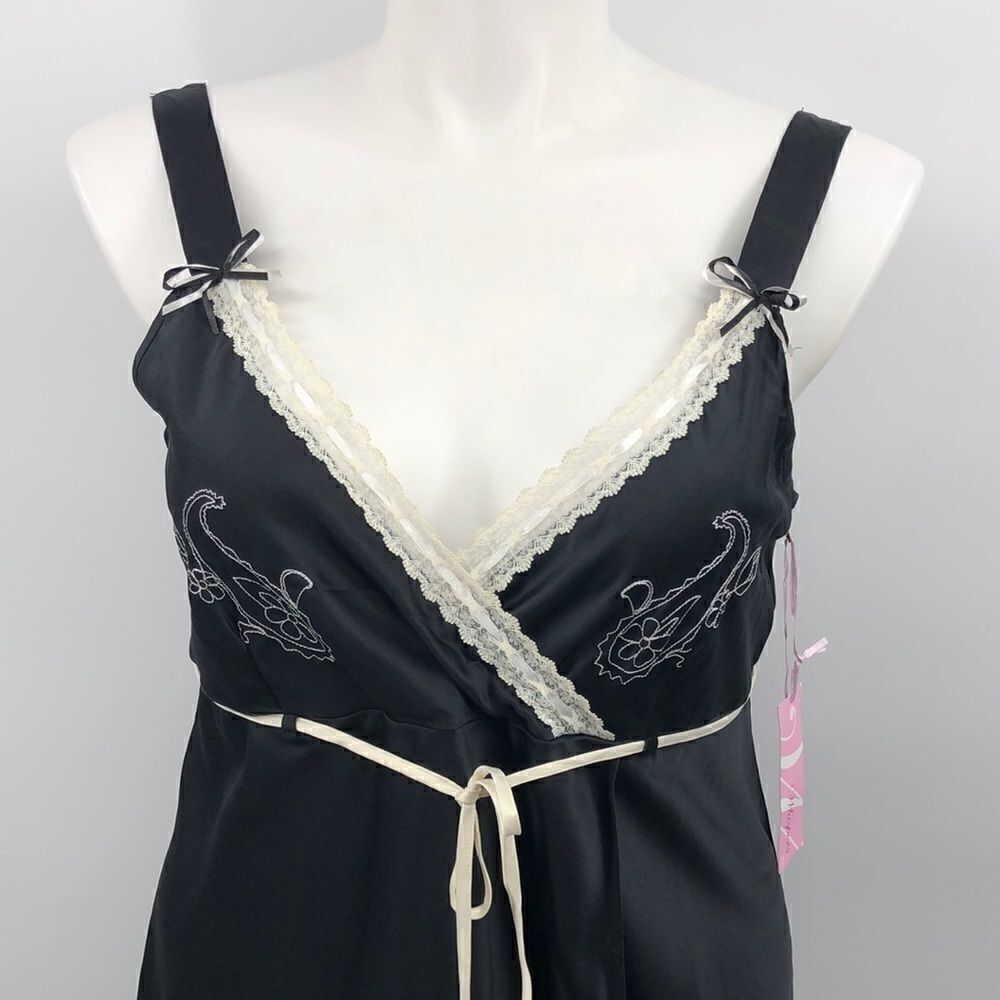New Whispers 2pc black embroidered robe and gown